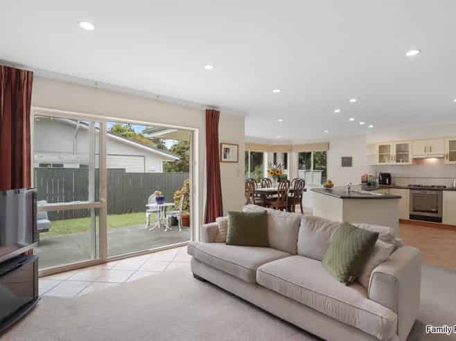 10 Greenwoods Close, Titirangi