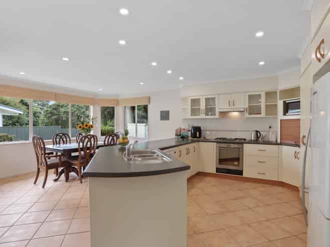 10 Greenwoods Close, Titirangi