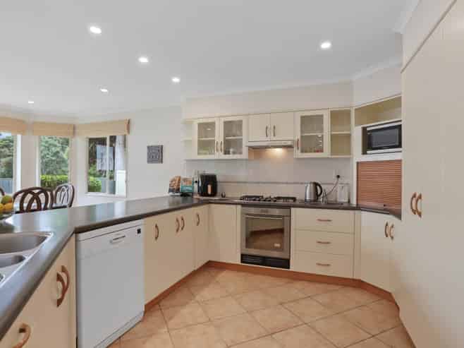 10 Greenwoods Close, Titirangi