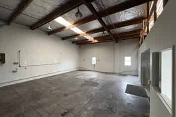For lease - Industrial warehouse and office