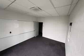 For lease - Industrial warehouse and office