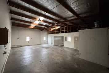 For lease - Industrial warehouse and office