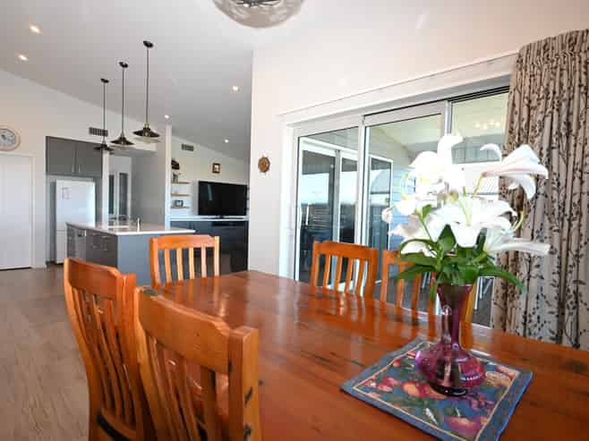 11 Racecourse Terrace Rise, Hokitika
