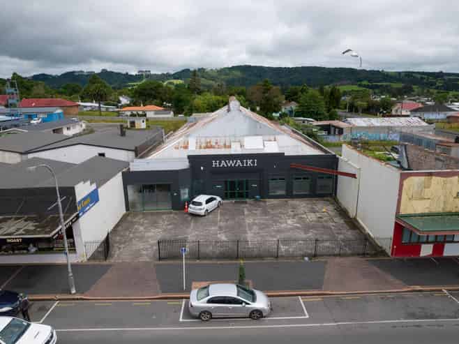 ESTATE SALE - LARGE FREEHOLD
