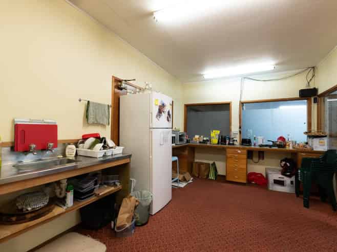 ESTATE SALE - LARGE FREEHOLD
