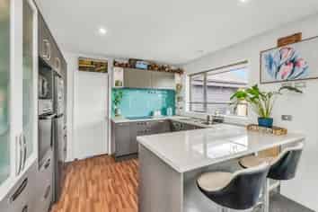 6 Palladio Avenue, LEESTON