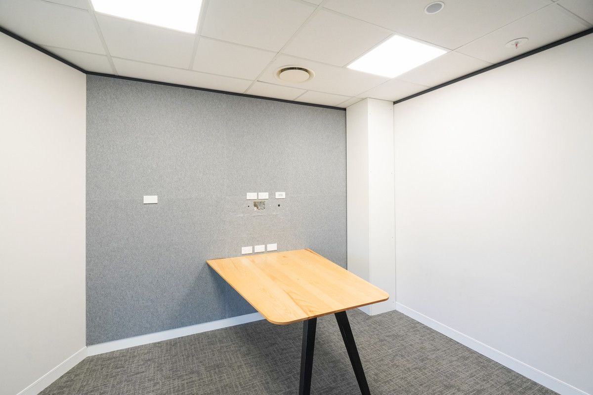Modern, light filled office near waterfront – pohled 6