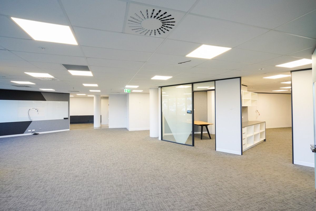 Modern, light filled office near waterfront – pohled 4