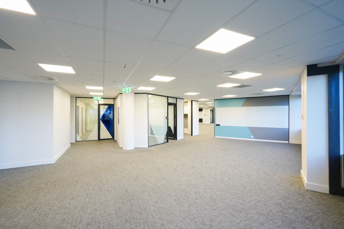 Modern, light filled office near waterfront – pohled 5