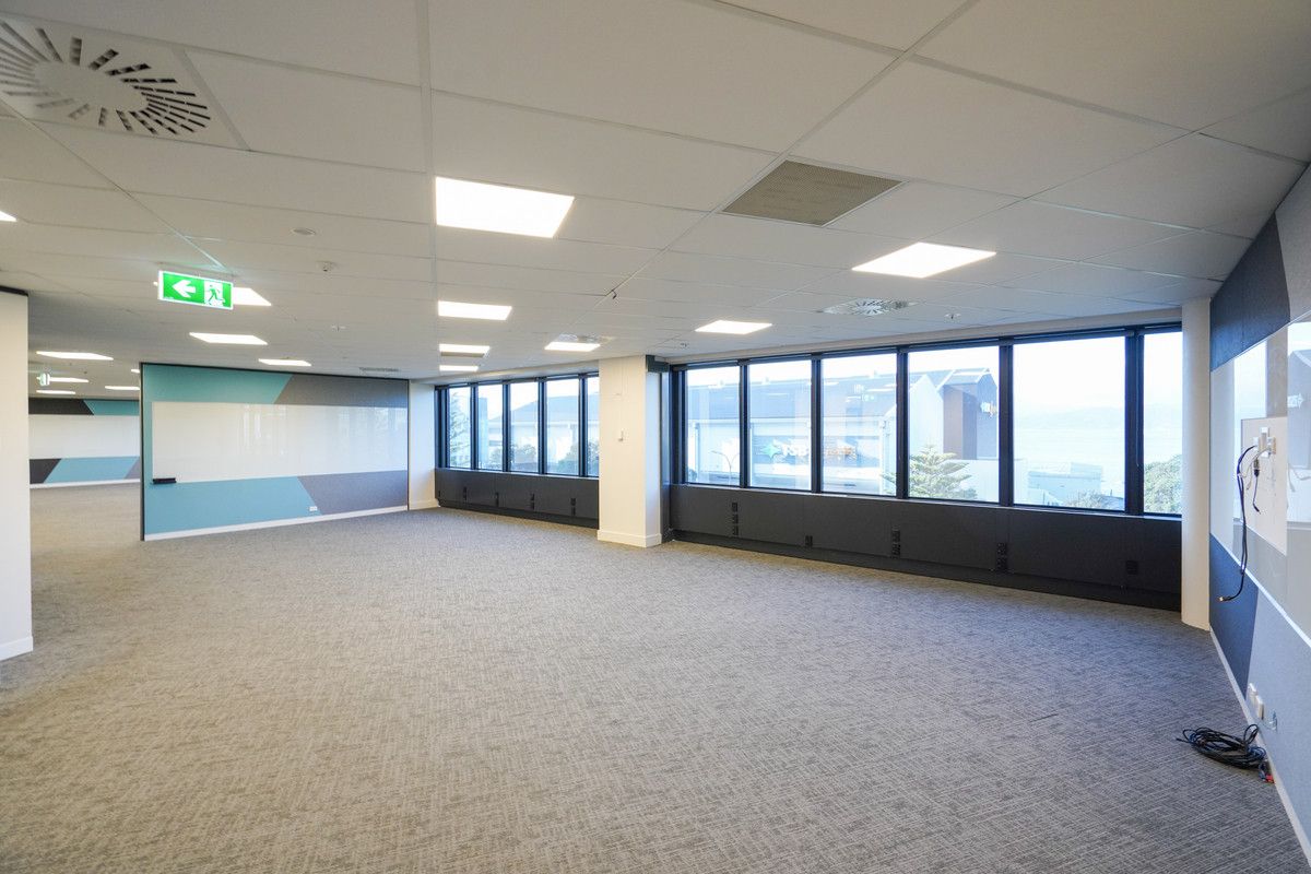 Modern, light filled office near waterfront – pohled 2