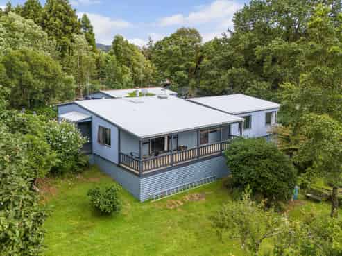2 Poland Street, Waikino