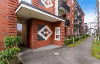 G08/1B Soljak Place, Mount Albert