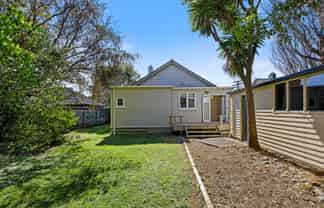  12 Pohutukawa Street, Woburn