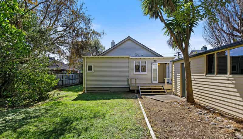  12 Pohutukawa Street, Woburn