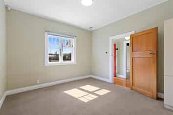  12 Pohutukawa Street, Woburn