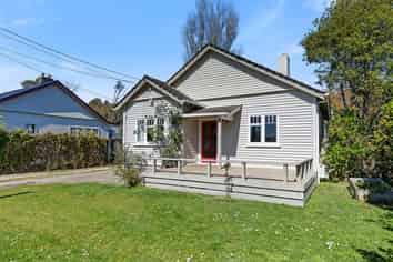  12 Pohutukawa Street, Woburn