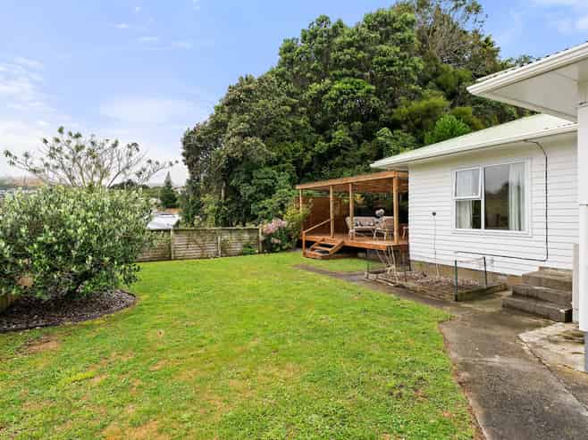 3 Catherine Crescent, Paparangi