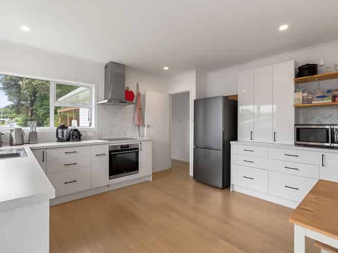 3 Catherine Crescent, Paparangi