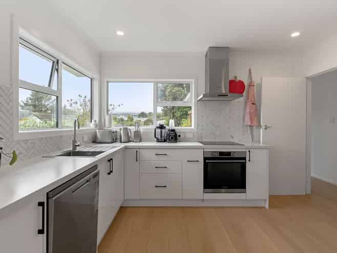 3 Catherine Crescent, Paparangi