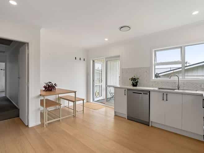 3 Catherine Crescent, Paparangi