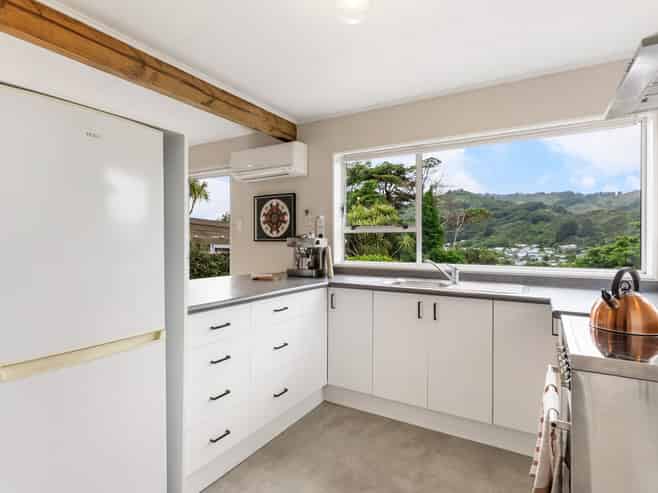 6B Ely Grove, Wainuiomata