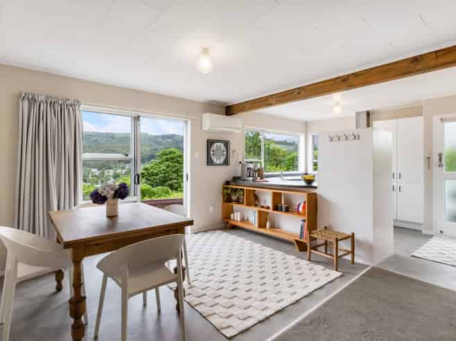 6B Ely Grove, Wainuiomata