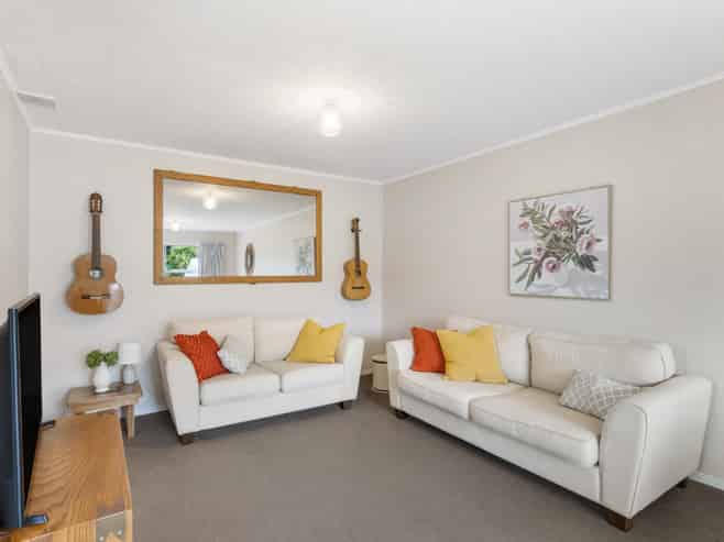 6B Ely Grove, Wainuiomata