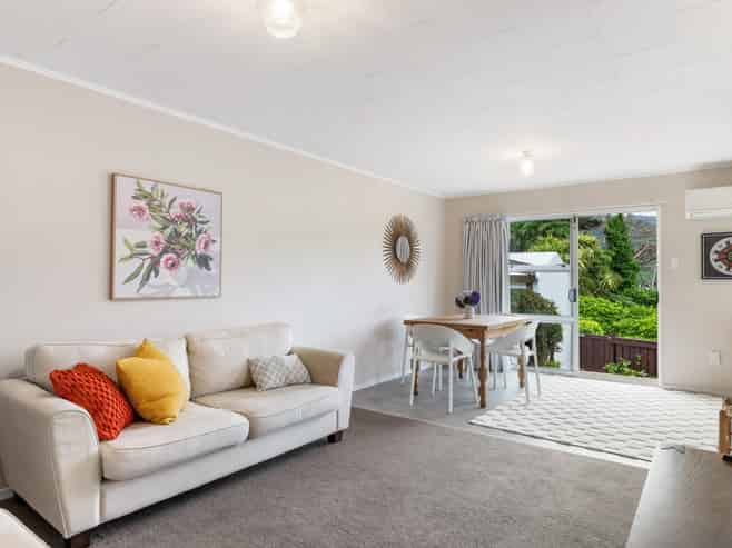 6B Ely Grove, Wainuiomata