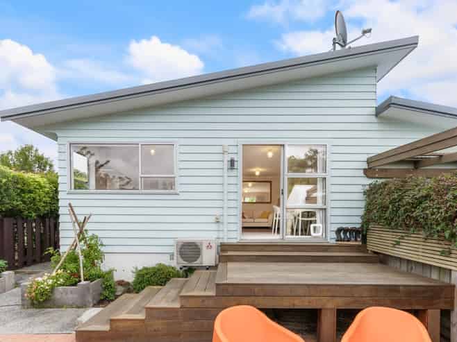6B Ely Grove, Wainuiomata