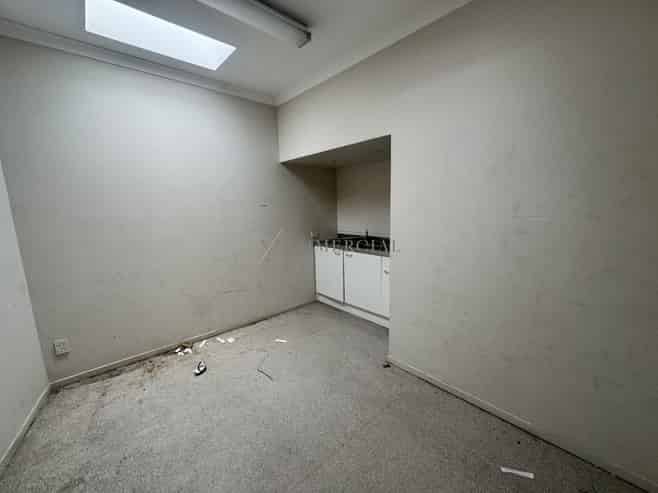 705sqm Road-Front Industrial / Trade Retail