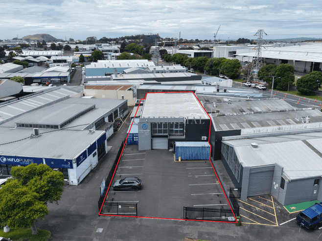705sqm Road-Front Industrial / Trade Retail