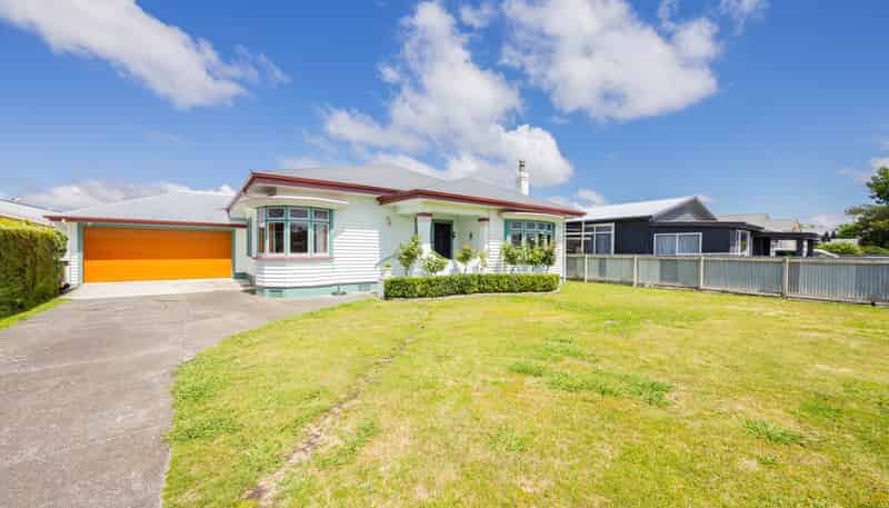 504 Avenue Road West, Hastings