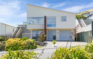 56 Tea Tree Lane, Woodridge