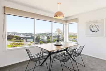 56 Tea Tree Lane, Woodridge