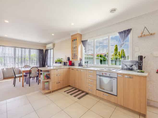 819 Ngaio Street, Mahora