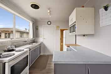 910 Lawrence Street, Akina