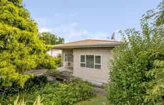 910 Lawrence Street, Akina