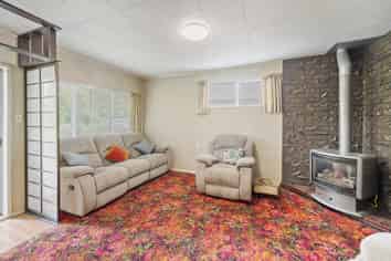 910 Lawrence Street, Akina