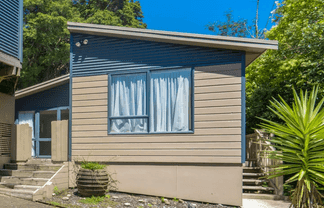 2/8a Montressor Place, Mellons Bay