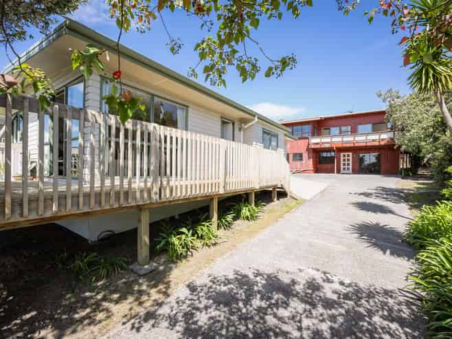 25 Nui Mana Place, Te Atatu South