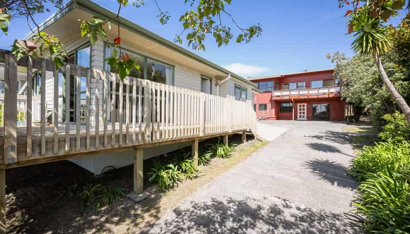 25 Nui Mana Place, Te Atatu South