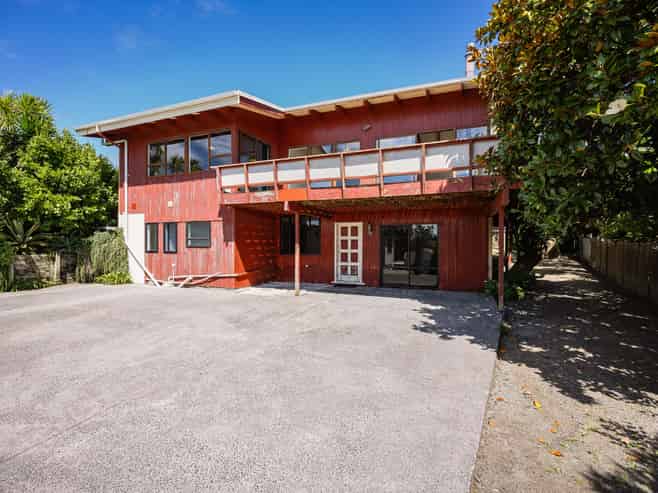 25 Nui Mana Place, Te Atatu South