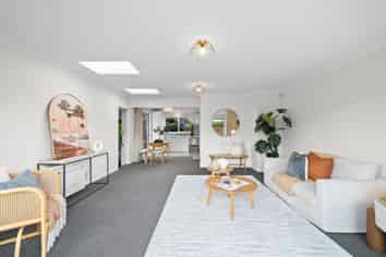 77A Mays Road, Saint Albans