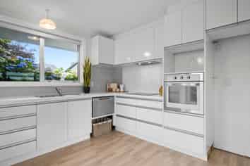 77A Mays Road, Saint Albans