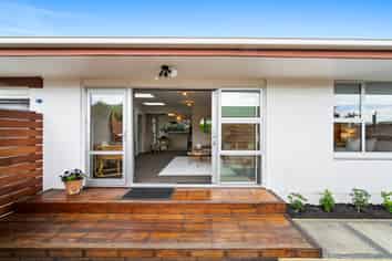 77A Mays Road, Saint Albans