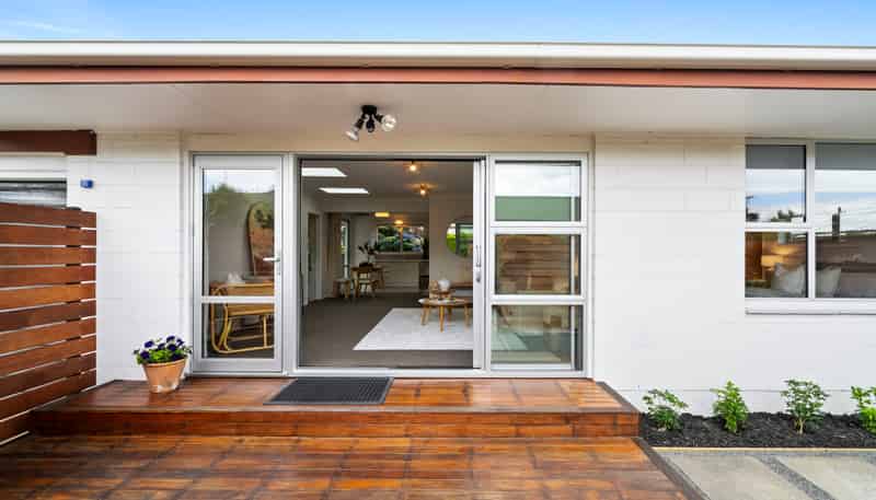 77A Mays Road, Saint Albans