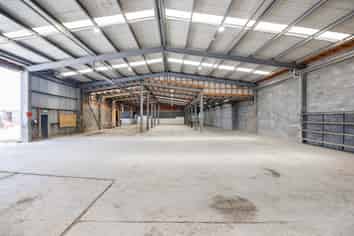 Prime 1,400sqm Warehouse and Yard For Lease
