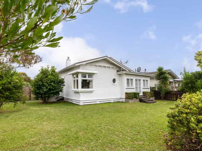 701 Avenue Road West, Saint Leonards