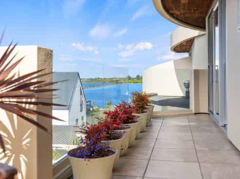 3/14 First Avenue, Avenues