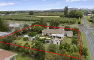 1028 Railway Road South, Longlands